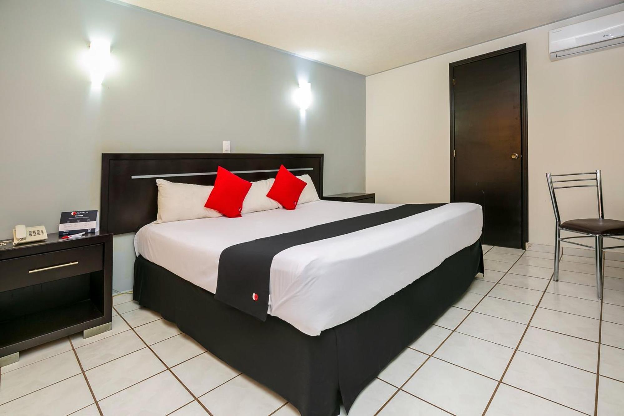 Capital O Hotel Victoria Morelia Bagian luar foto