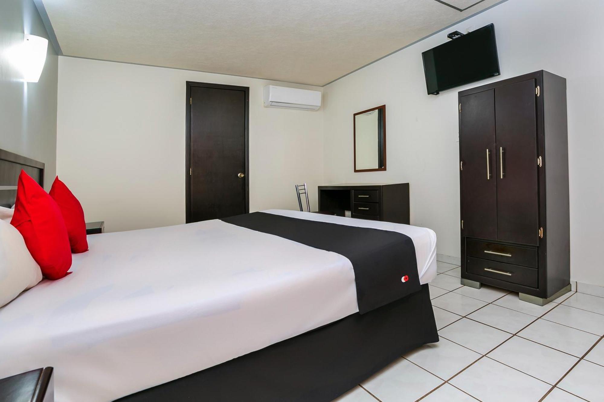 Capital O Hotel Victoria Morelia Bagian luar foto
