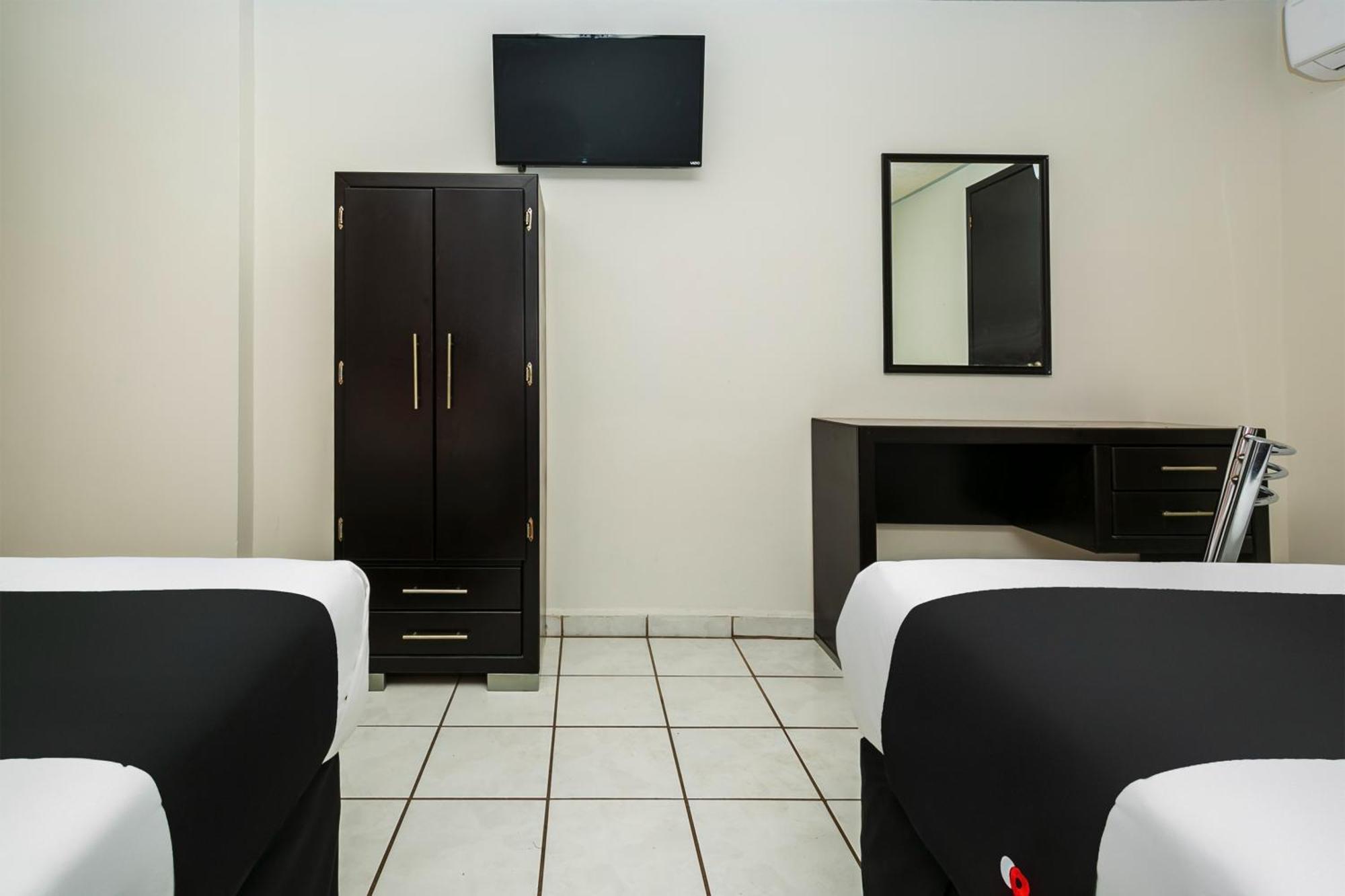 Capital O Hotel Victoria Morelia Bagian luar foto