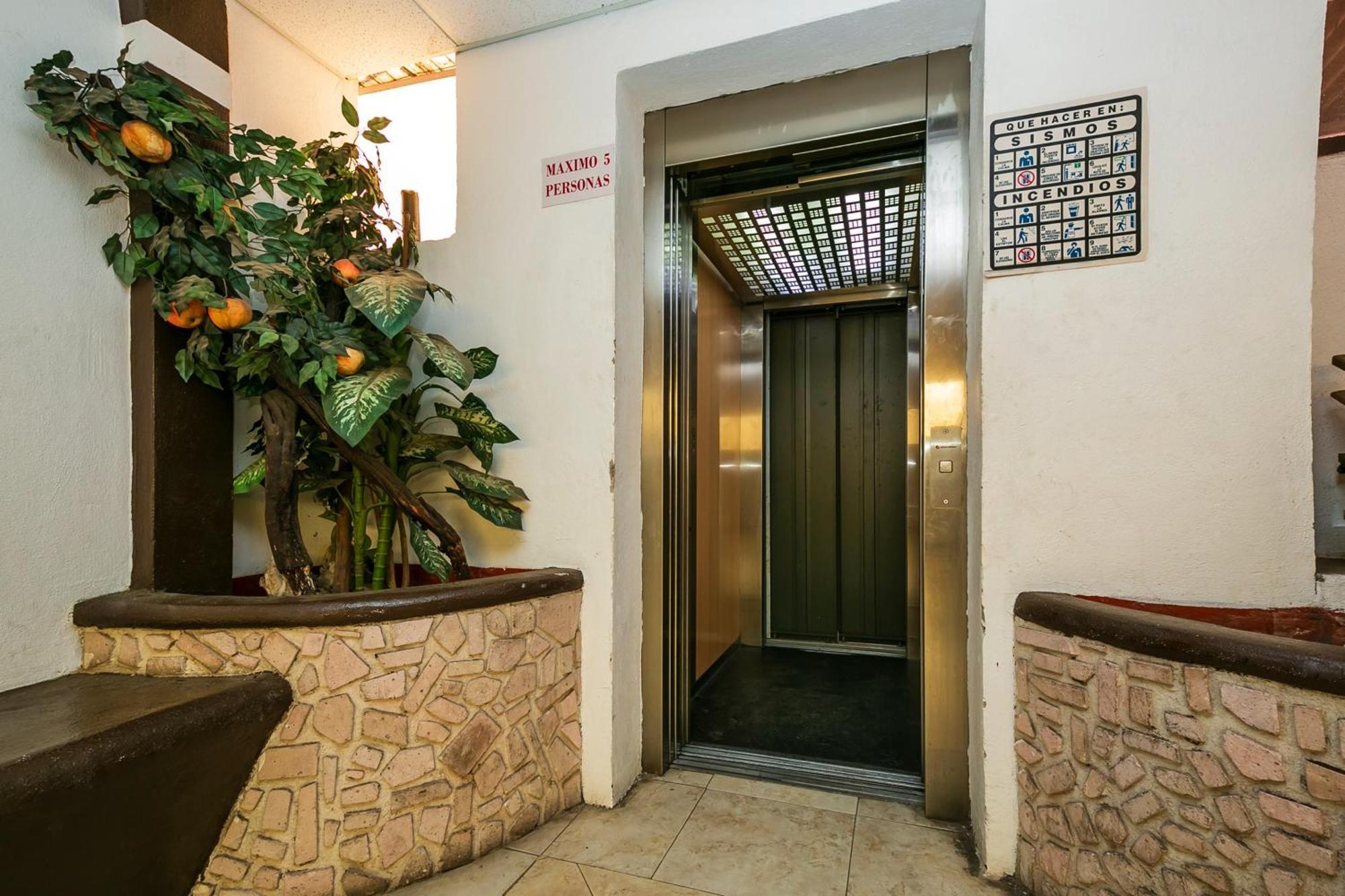 Capital O Hotel Victoria Morelia Bagian luar foto
