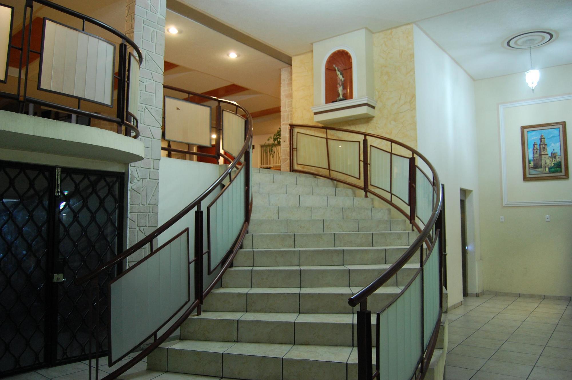 Capital O Hotel Victoria Morelia Bagian luar foto